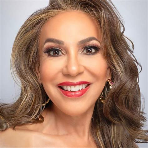 escorts embarazadas|Una mujer de 71 años hizo historia compitiendo para Miss Texas .